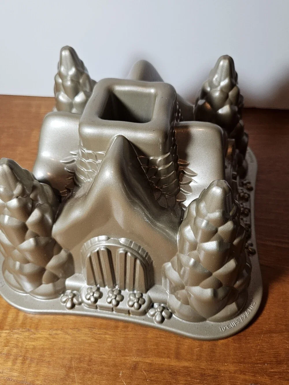 Nordic Ware Hansel & Gretel Bundt Cake Pan Mold Gingerbread Castle Cottage